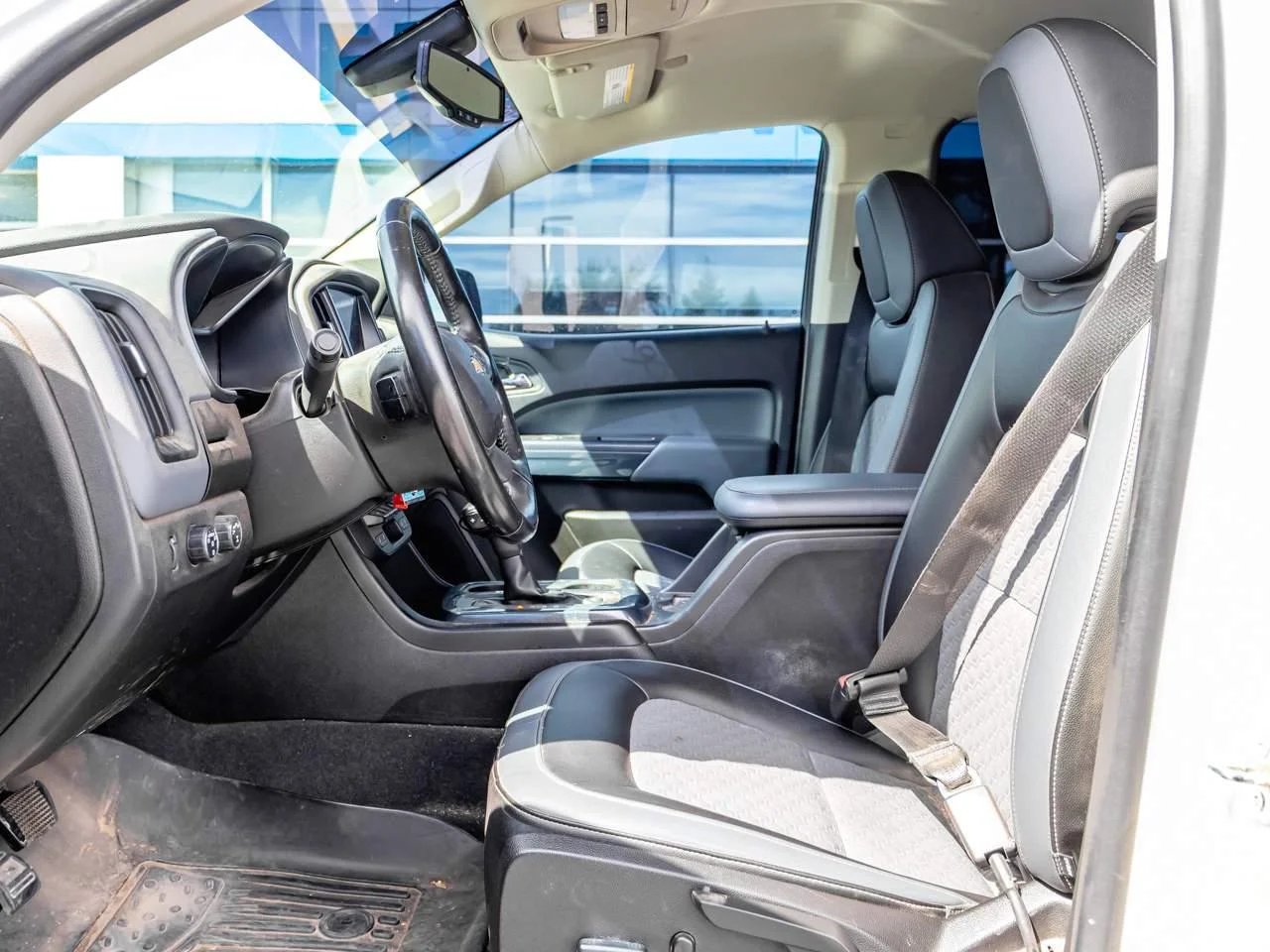 Certified Used 2019 SUMMIT WHITE Chevrolet 4WD Z71 image 7