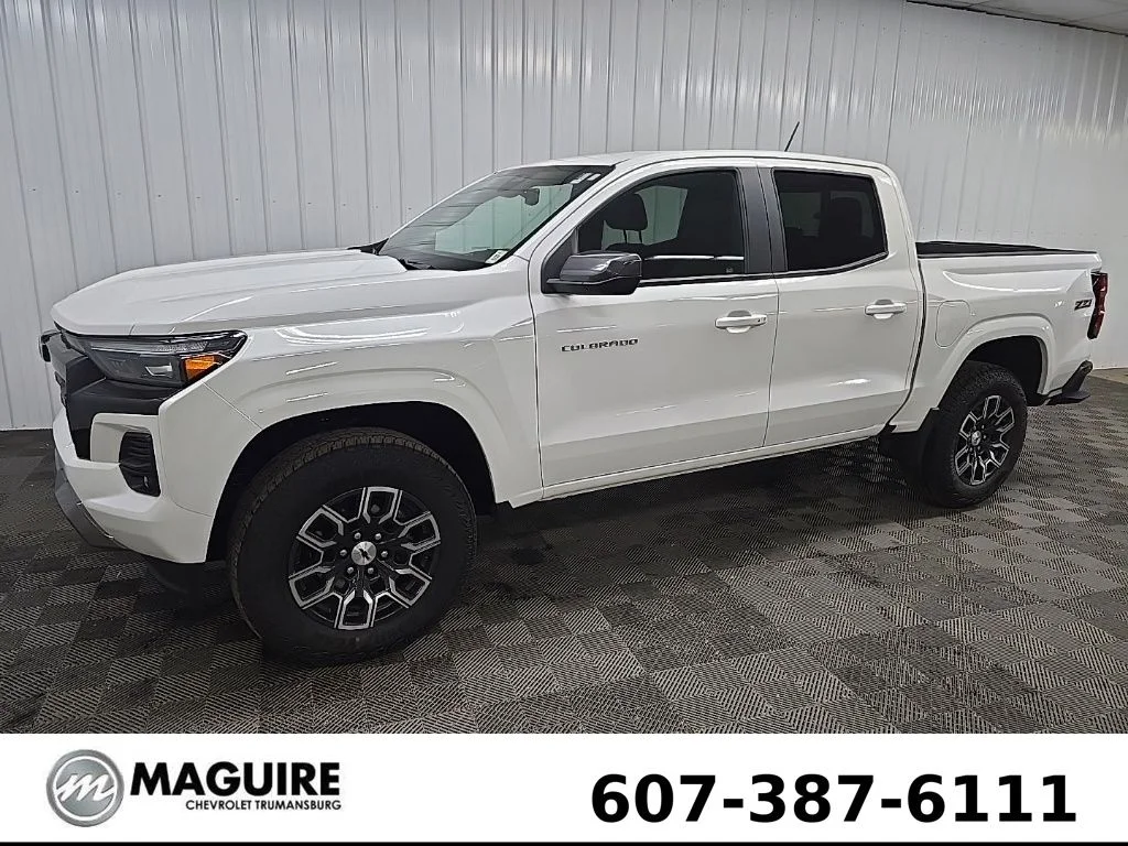 Used 2025 White Chevrolet Z71 image 6