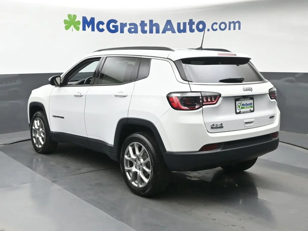 Certified Used 2022 White Jeep Latitude Lux image 23