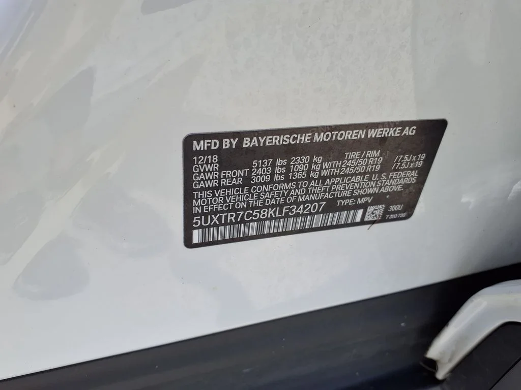Used 2019 White BMW sDrive30i image 38