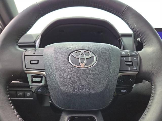 Certified Used 2025 WIND CHILL PEARL Toyota  image 32