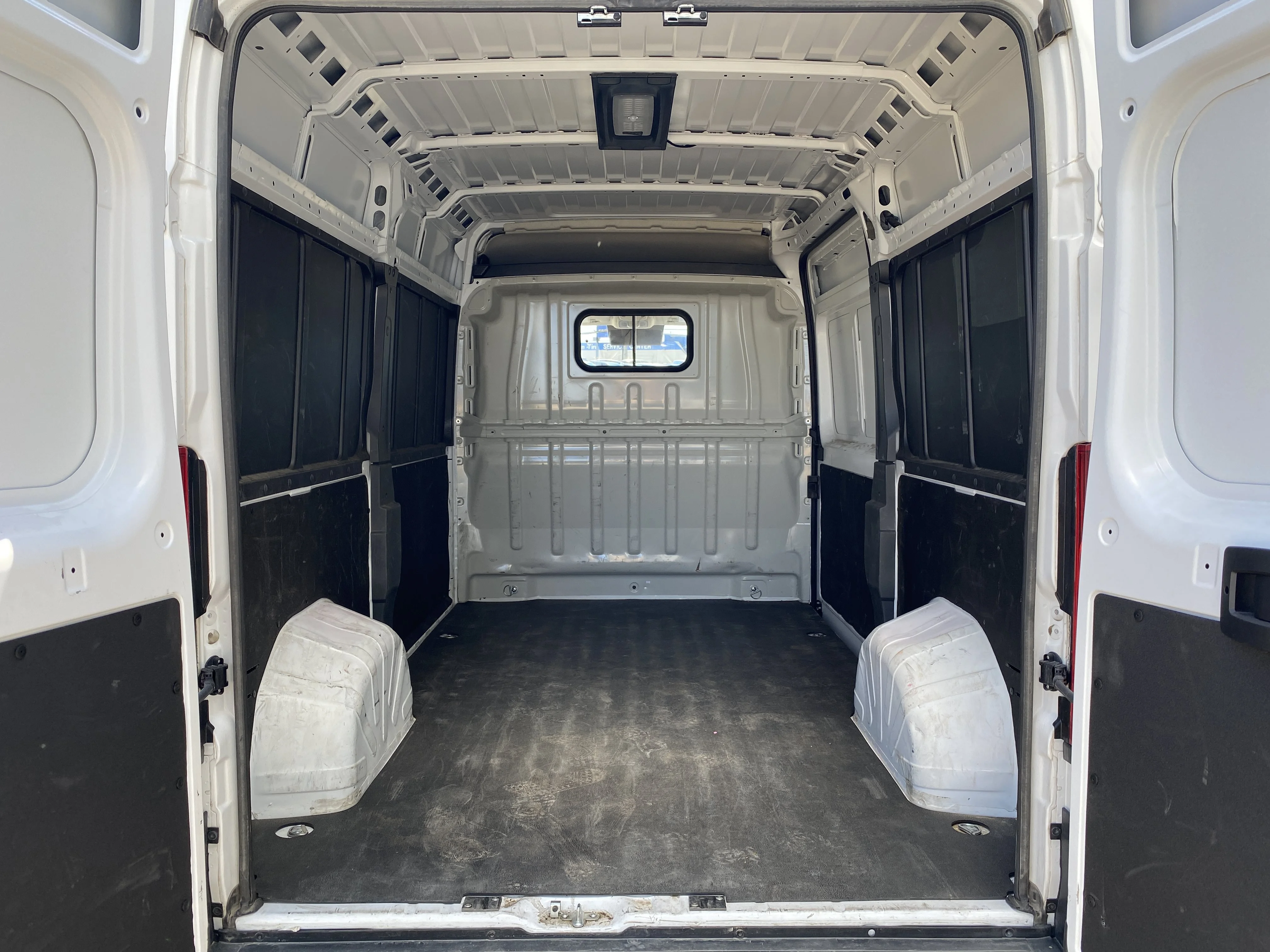 Used 2025 White Ram Tradesman 2500 High Roof 136 WB * RADAR CRUISE * APPLE CARPLAY/ANDROID AUTO * image 5