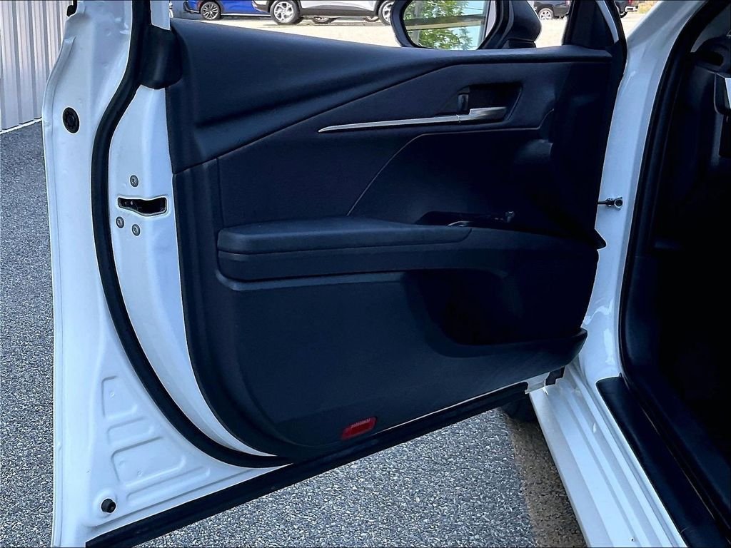 Used 2025 White Toyota LE image 9