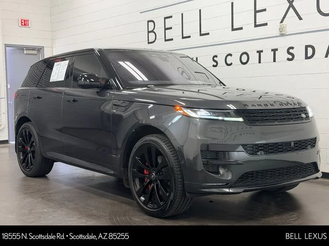 Used 2023  Land Rover SE Dynamic image 1