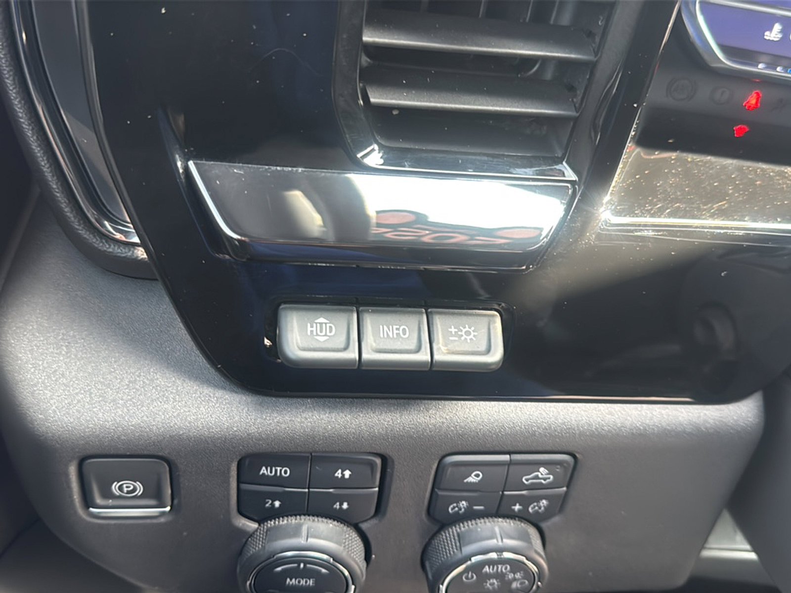 2024 Chevrolet Silverado 1500 ZR2 - Photo 31