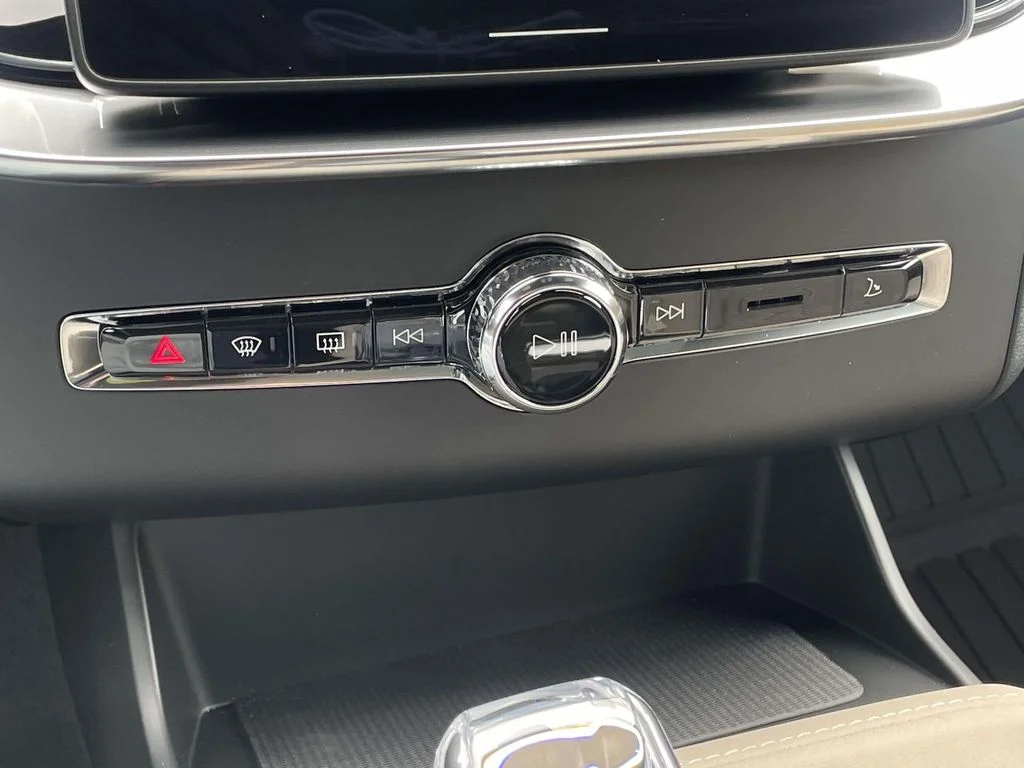New 2026 Crystal White Pearl Volvo Plus image 19