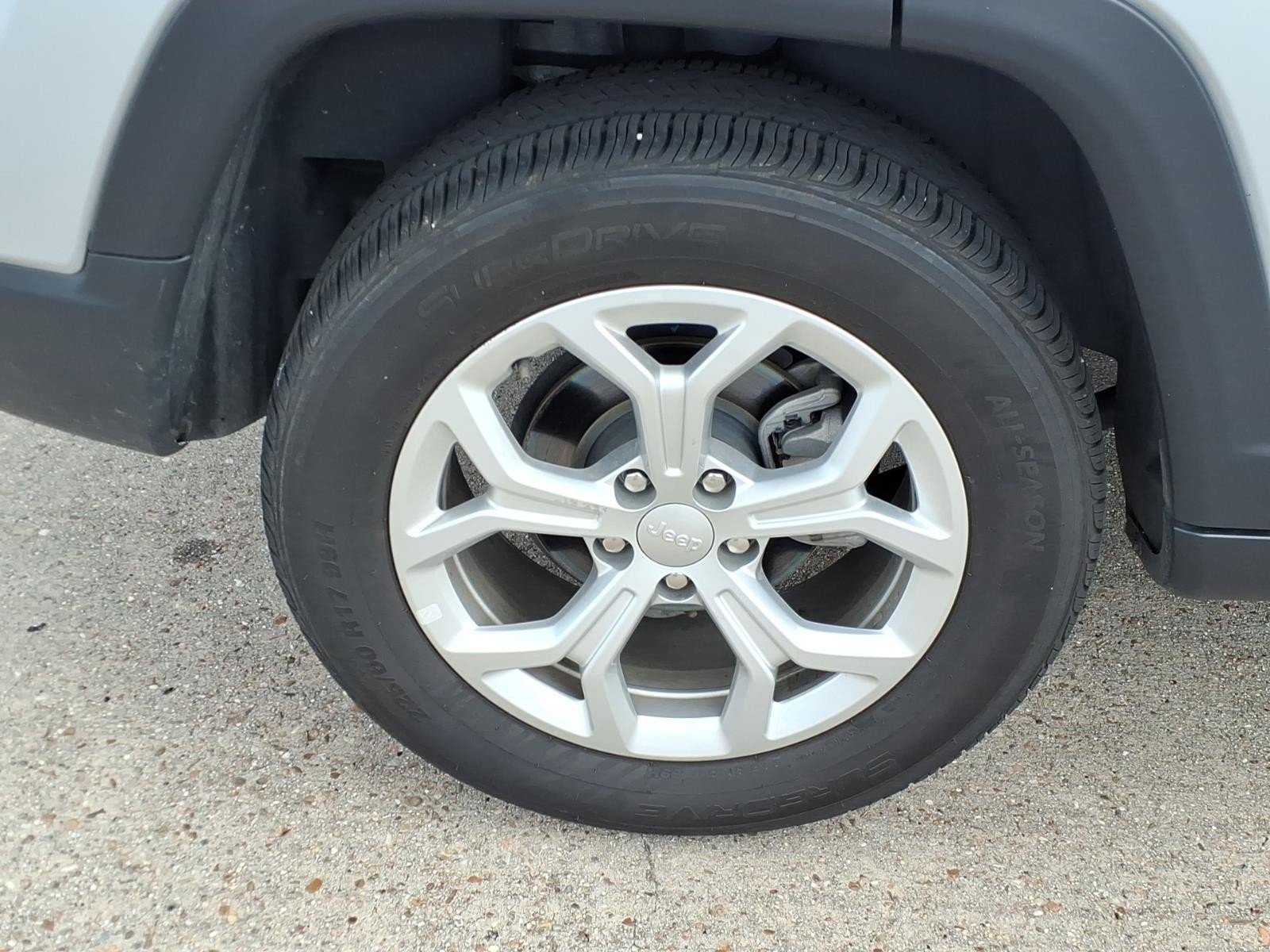 2024 Jeep Compass Latitude Silver at Robbins Nissan