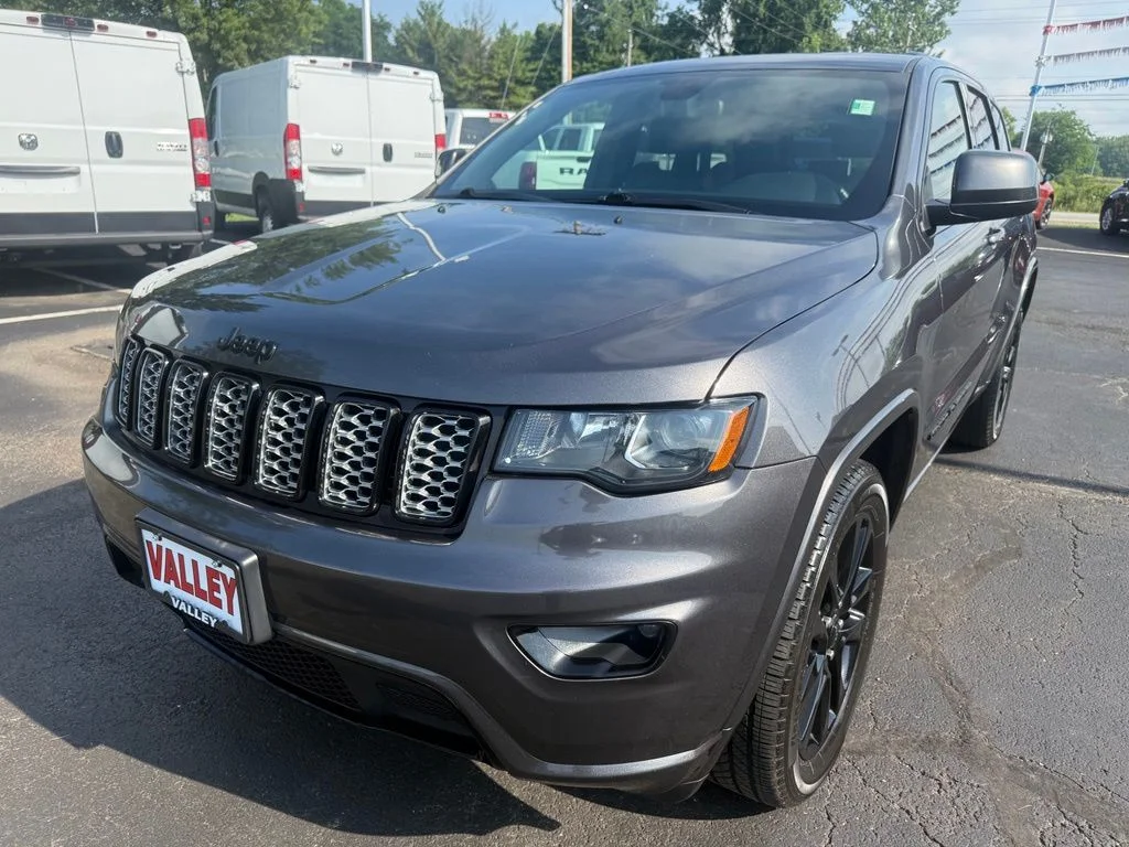 Used 2018 Gray Jeep Altitude image 8