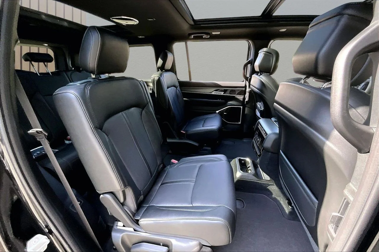 New 2026 High Gloss Black Exterior Paint Jeep Limited Altitude image 23