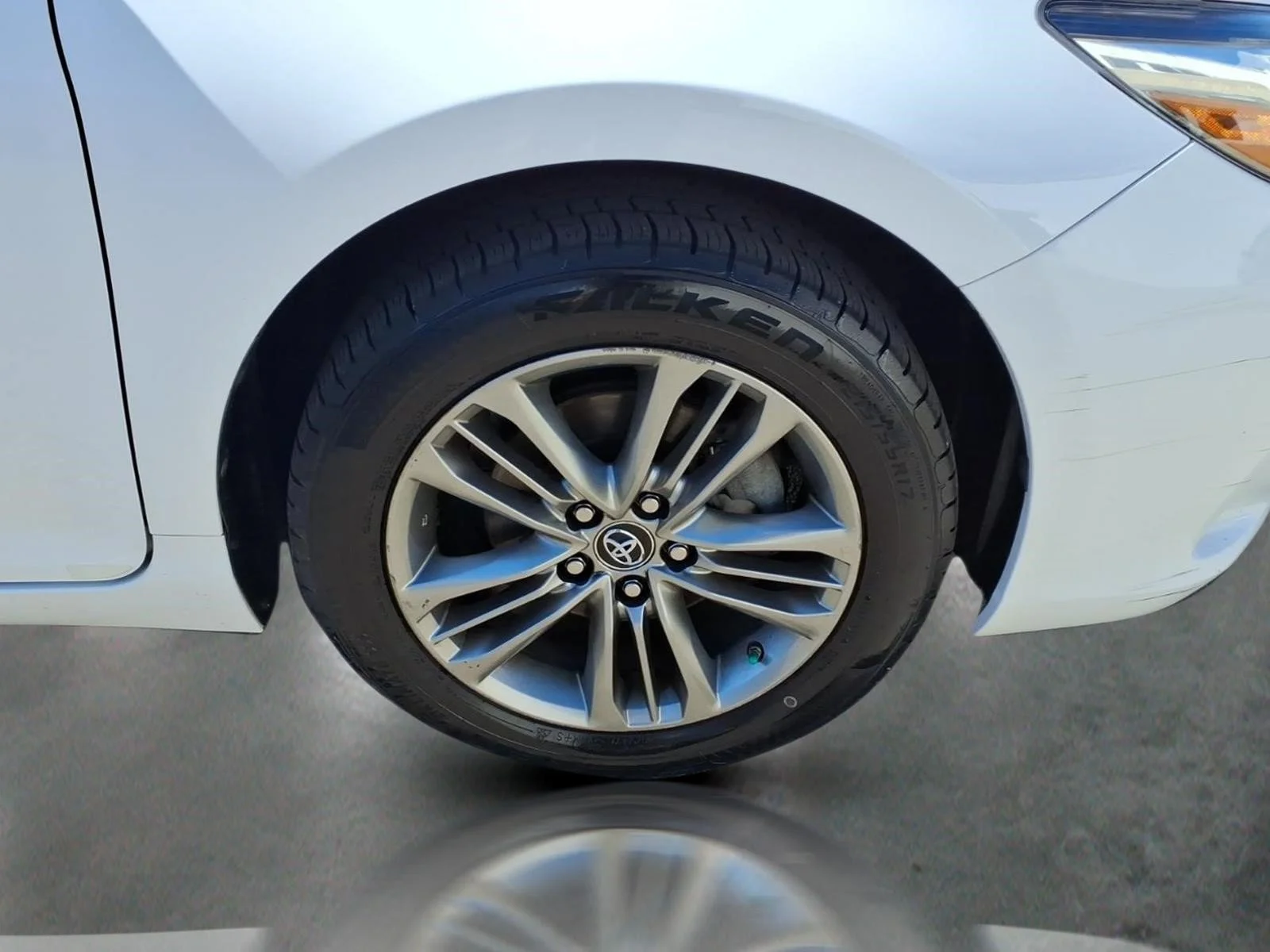 Used 2017 Super White 040 Toyota SE image 10