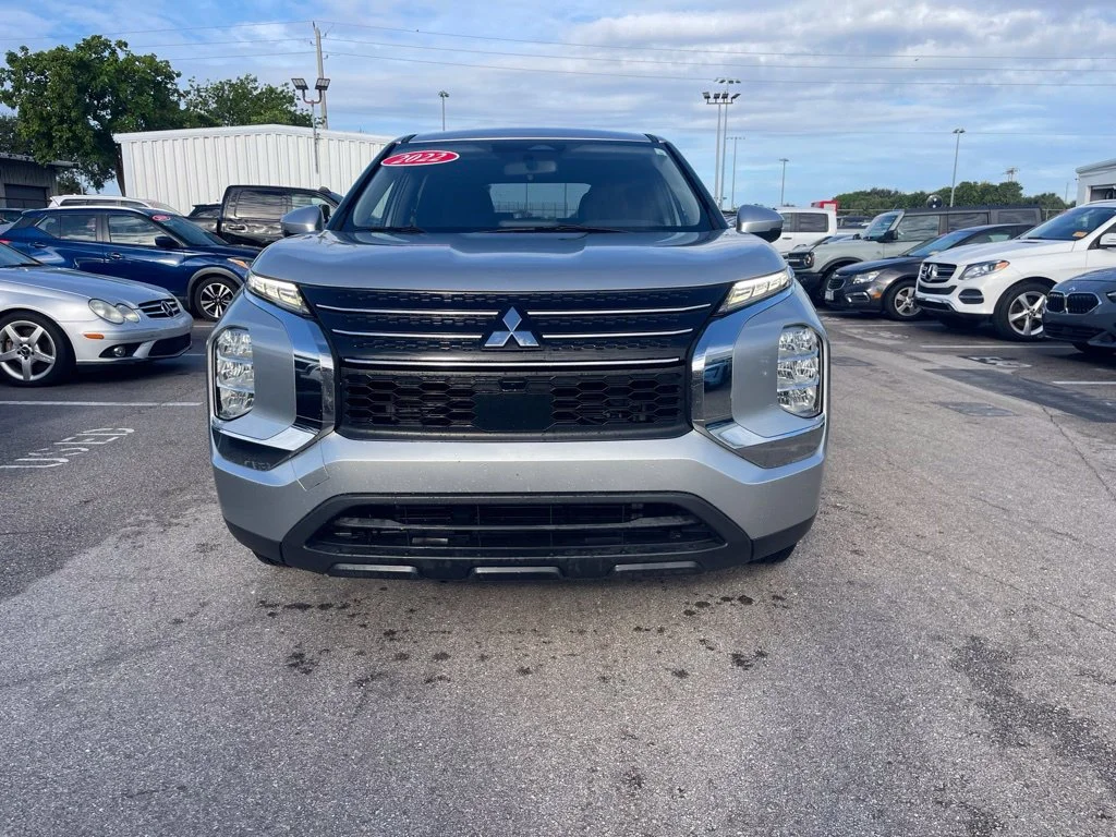 Used 2022 Silver Mitsubishi ES image 2