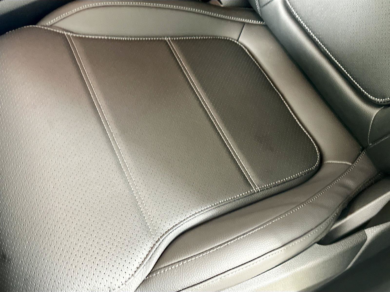 Used 2026  Mercedes-Benz GLC 300 image 24