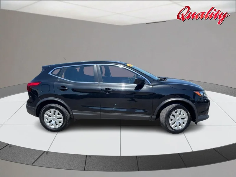 Used 2018 Nissan Rogue Sport S with VIN JN1BJ1CR6JW257218 for sale in Alton, IL