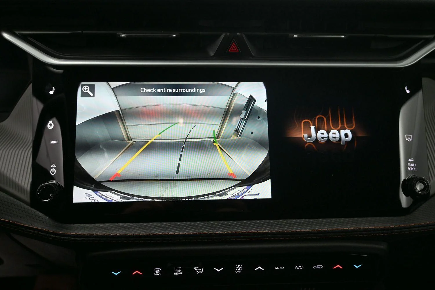 New 2026 Diamond Black Crystal Pearl-Coat Exterior Paint Jeep Limited image 27