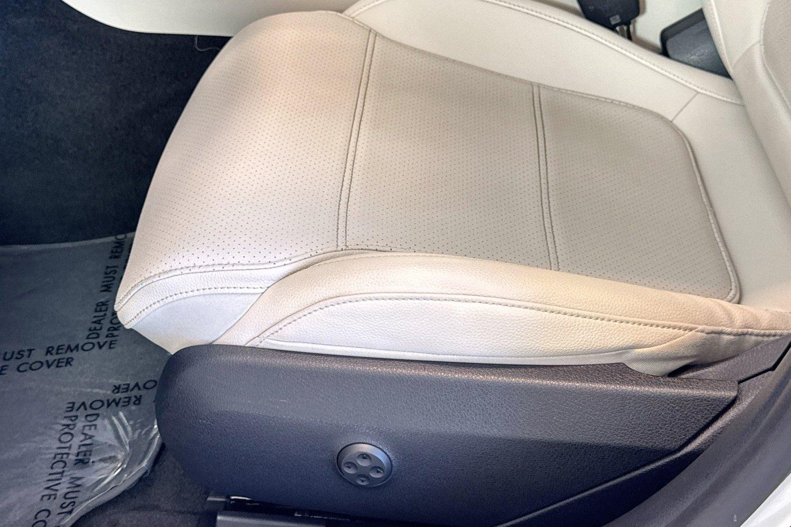 Used 2023 Polar White Mercedes-Benz C 300 image 18