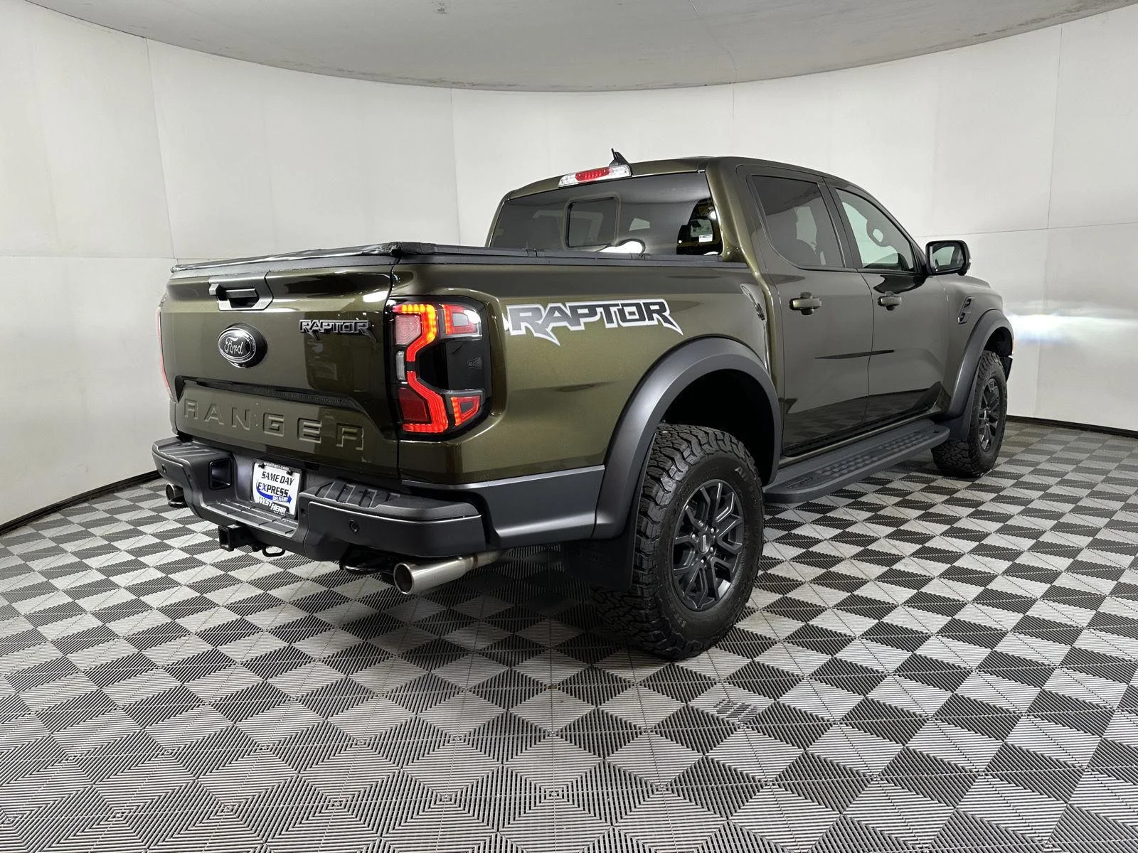 Used 2025 Shelter Green Ford Raptor image 9