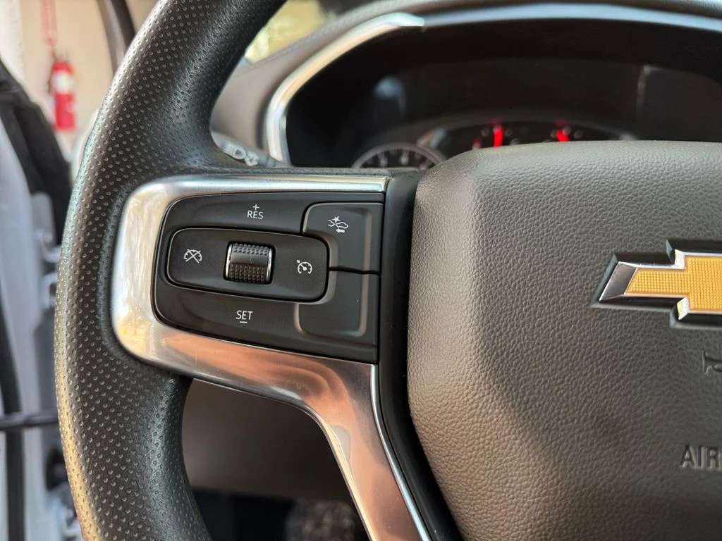 Used 2025 White Chevrolet LT image 24