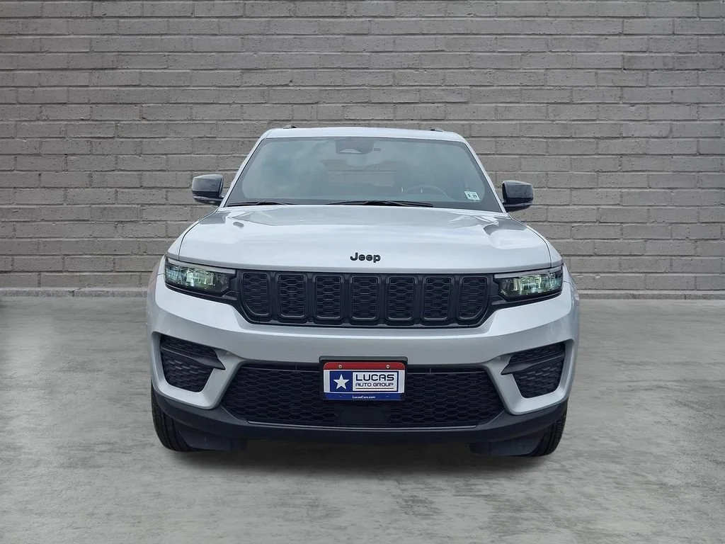 Used 2024 Silver Jeep Altitude X 4x4 image 4