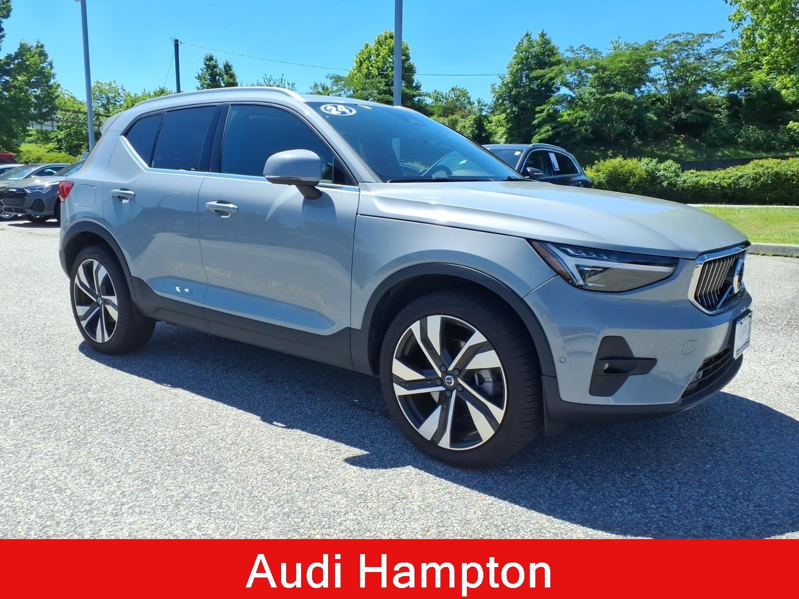 Used 2024 Vapor Grey Metallic Volvo Ultimate Bright Theme image 4