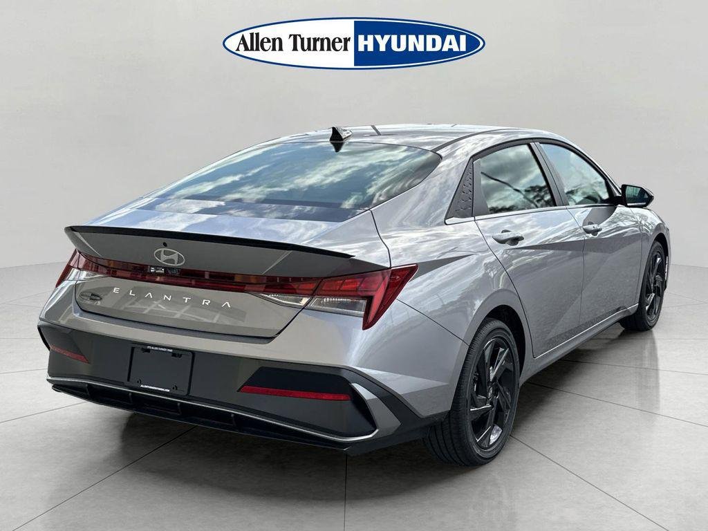New 2026 Fluid Metal Hyundai SEL Sport Premium image 6