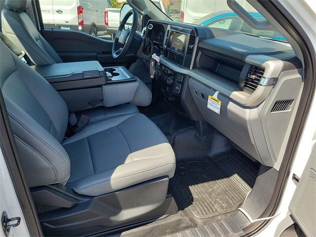 2025 Ford F-350 Super Duty Chassis Cab XL - Photo 10