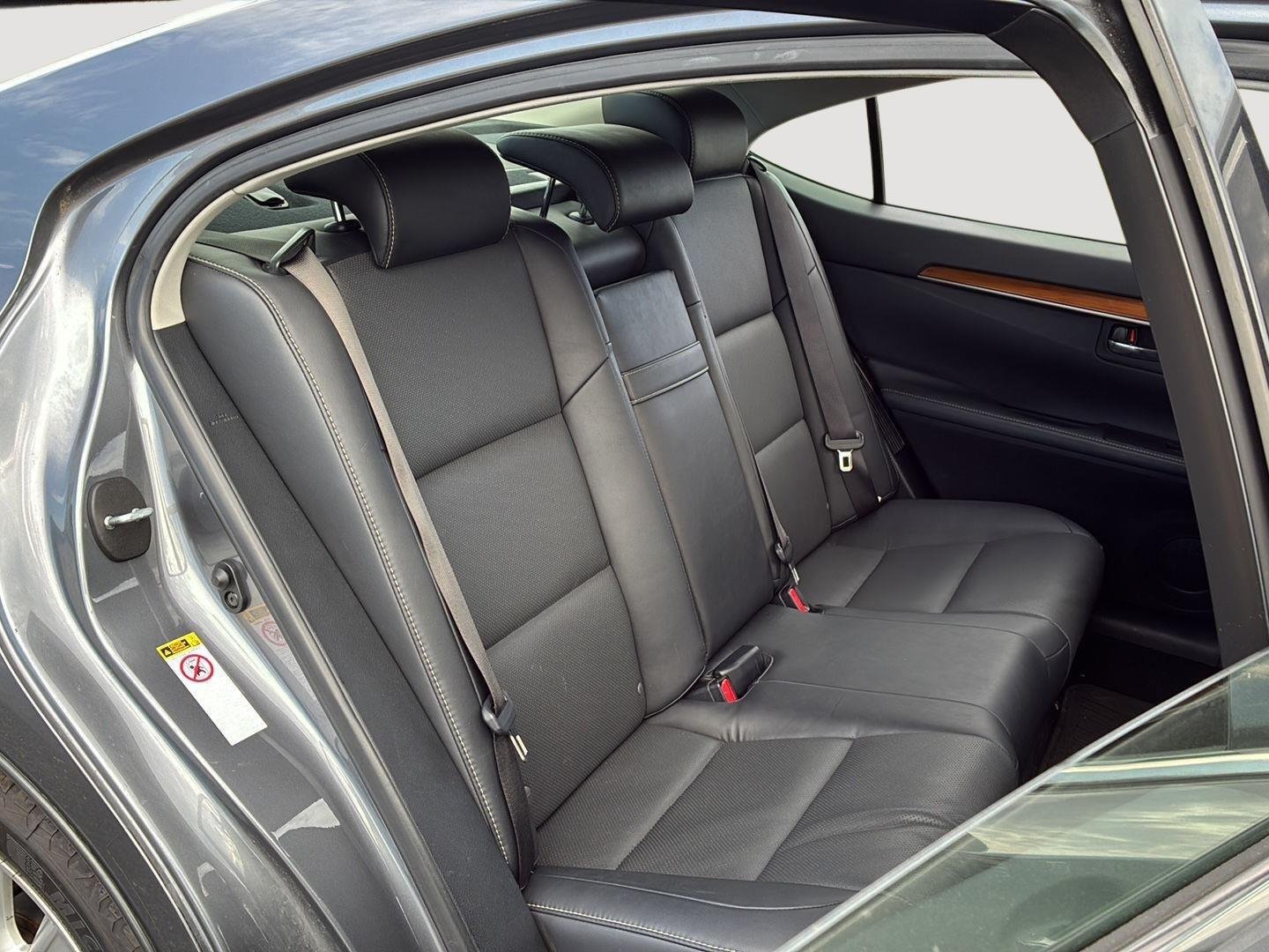 Used 2014 Nebula Gray Pearl Lexus Hybrid image 8