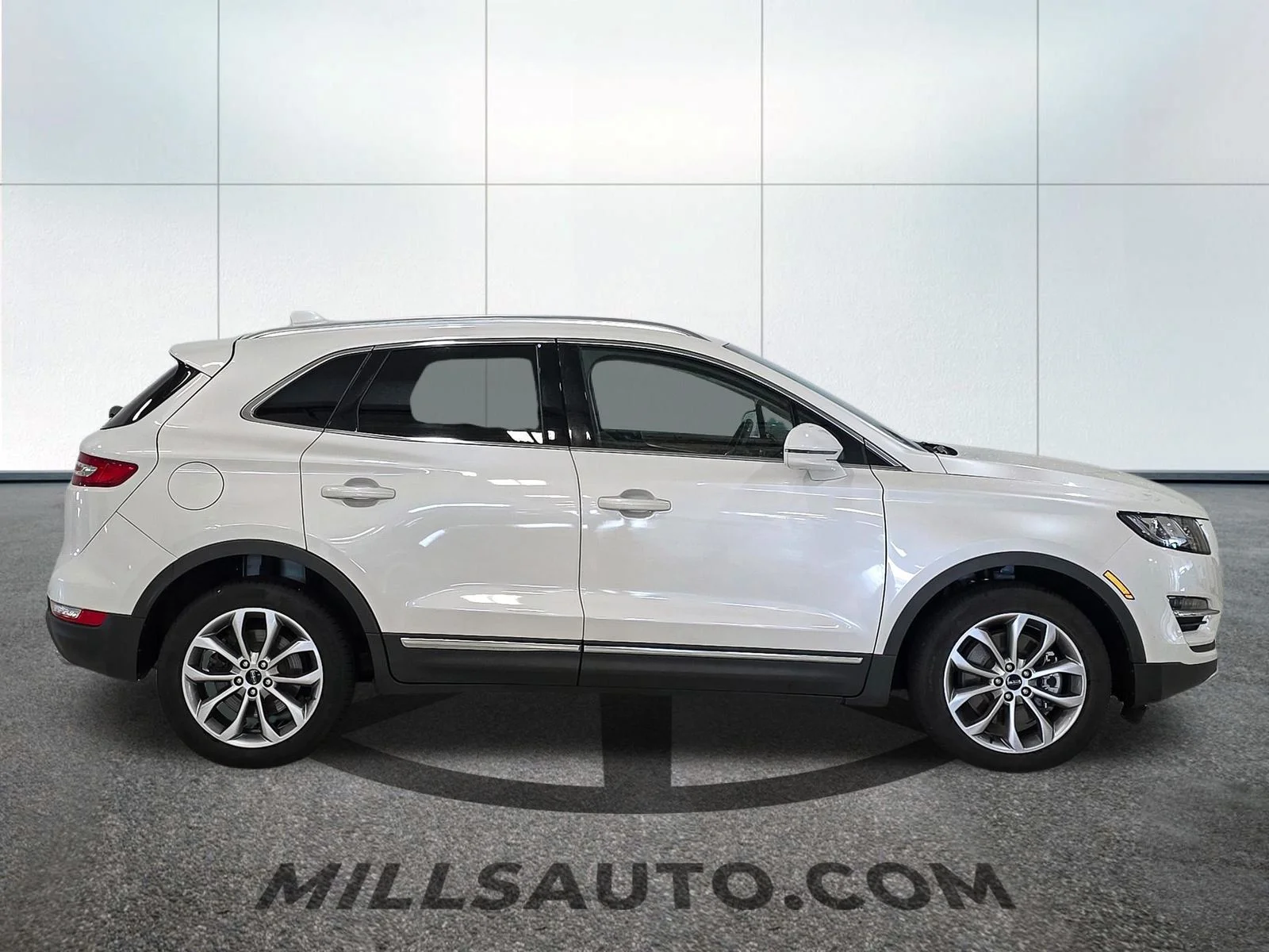 Used 2019 White Lincoln Select image 9