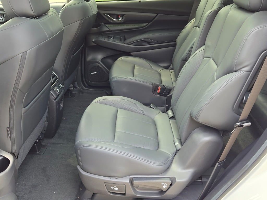 Used 2025 White Subaru Onyx Edition Touring image 19