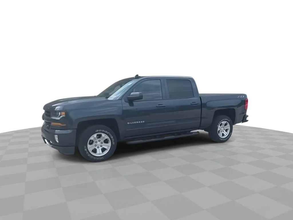 Used 2018 Gray Chevrolet LT image 4