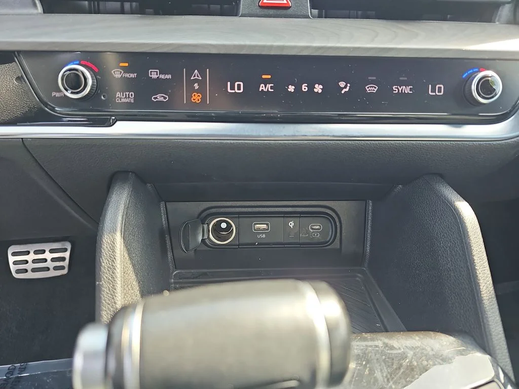 Used 2023 Green Kia X-Pro Prestige image 25
