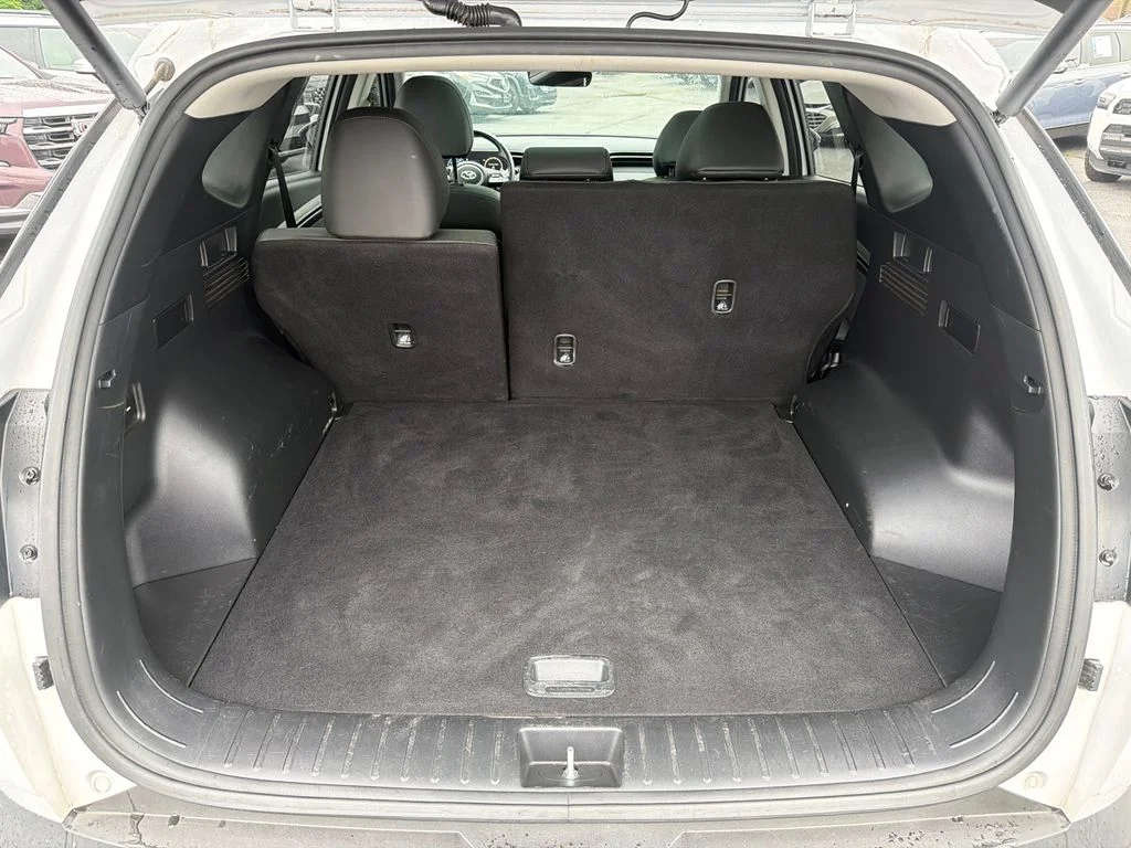 Used 2023 White Hyundai SEL Convenience image 18