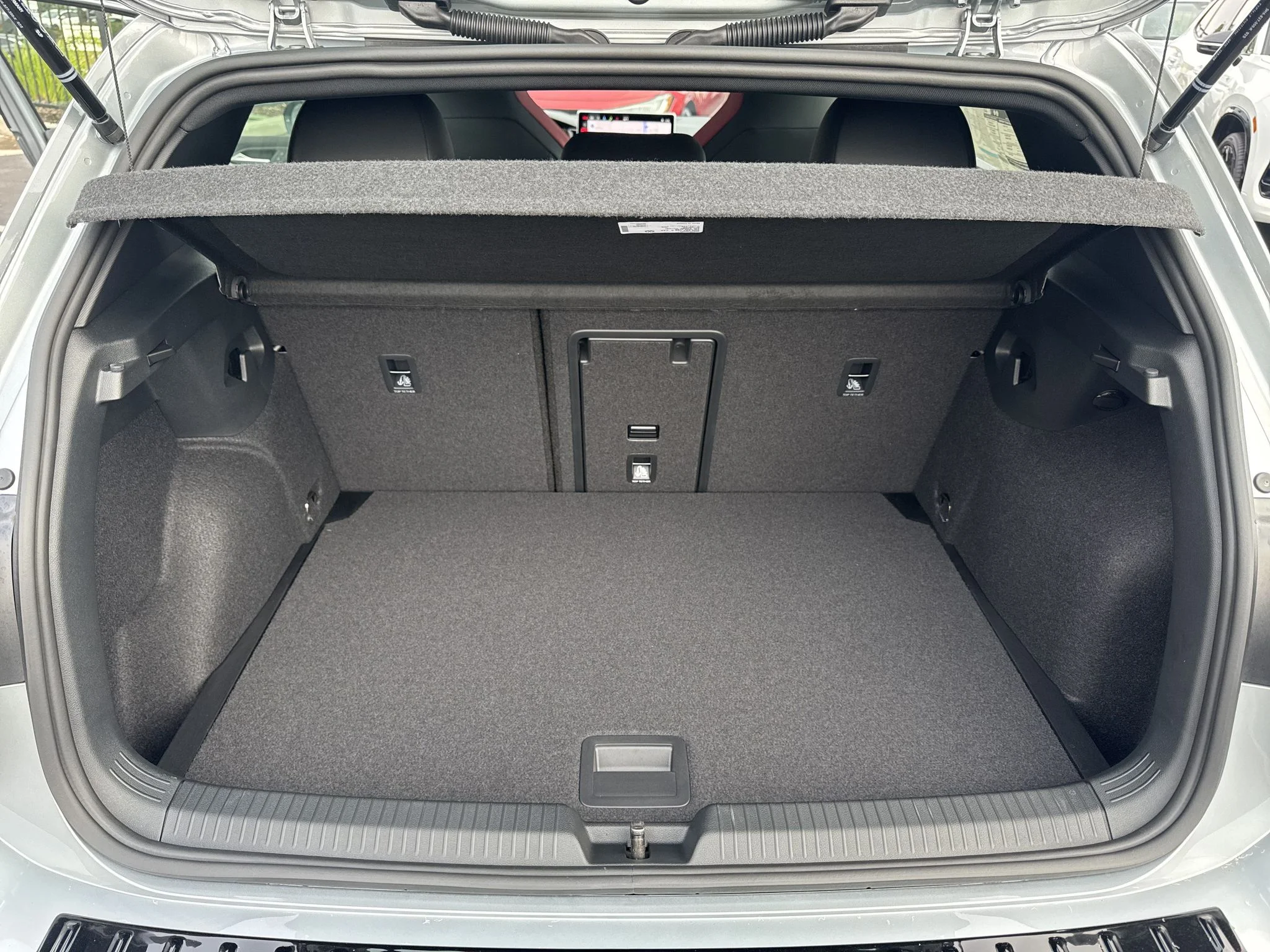 New 2026 Alpine Silver Metallic Volkswagen SE image 32