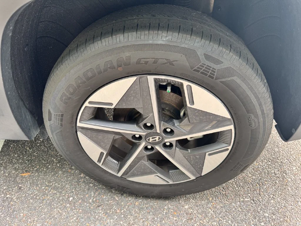 Used 2025 Black Hyundai SEL Convenience image 65