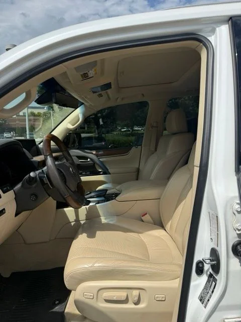Used 2017  Lexus 570 image 6