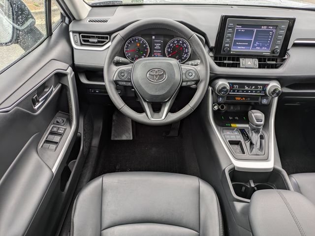 Used 2022 Silver Toyota XLE Premium image 15