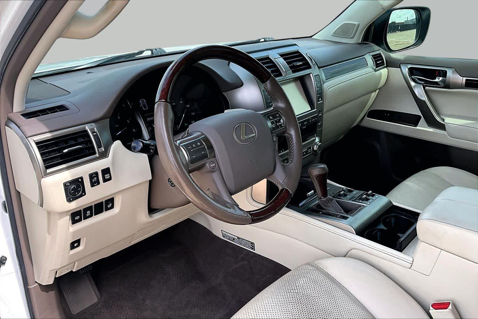 Used 2018 Starfire Pearl Lexus Luxury image 18