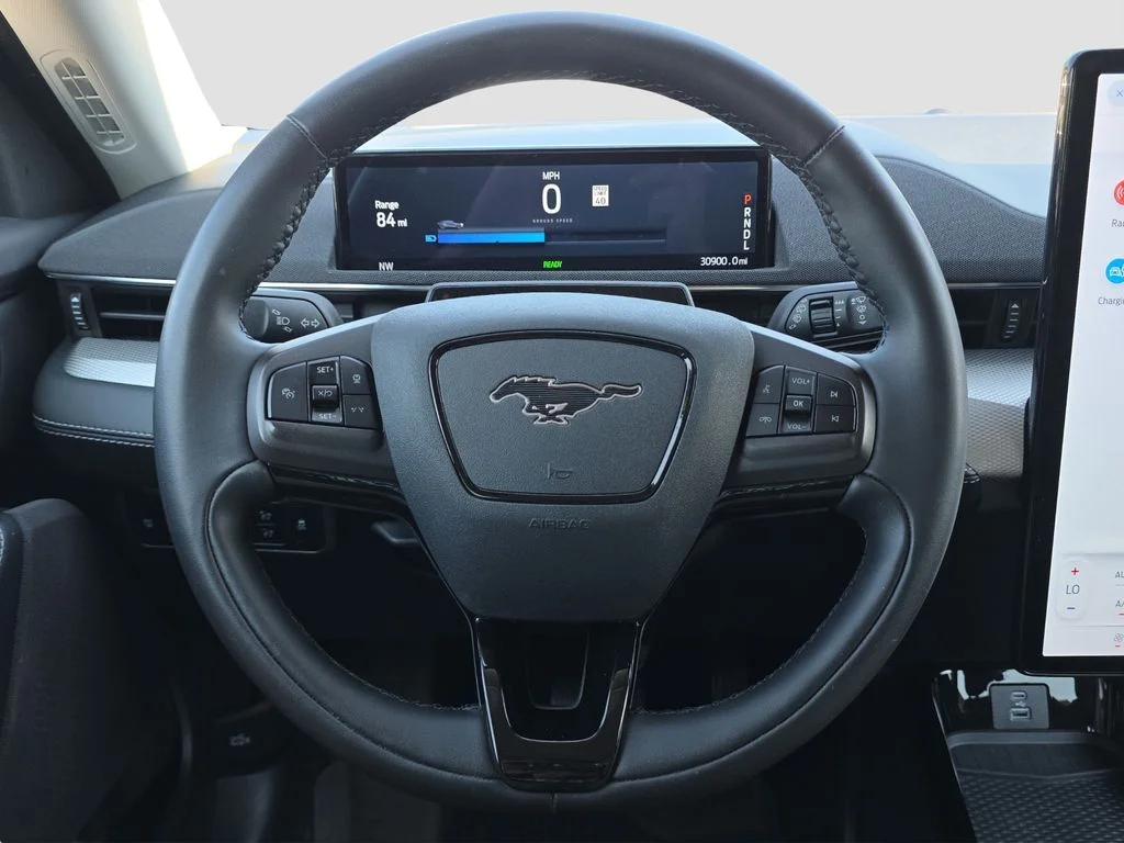 Used 2023 White Ford Select image 9