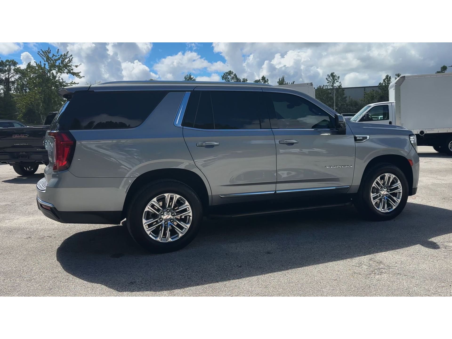 2023 GMC Yukon SLT - Photo 9