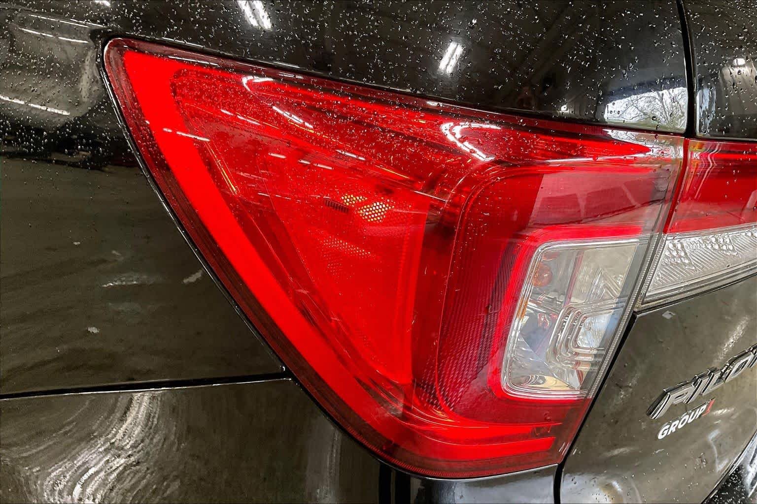 Used 2020 Crystal Black Pearl Honda EX-L image 29