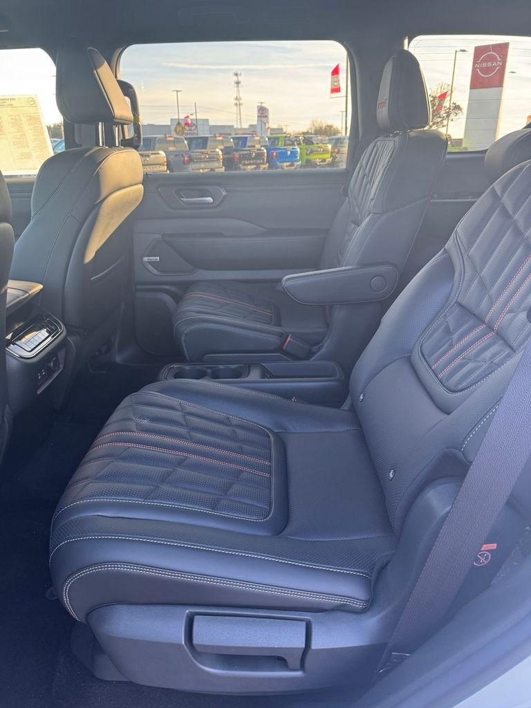 New 2026 Aspen White TriCoat / Super Black Two-tone Nissan PRO-4X® image 16