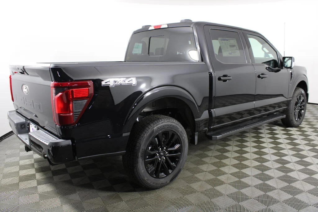 New 2026 Agate Black Metallic Ford XLT image 5