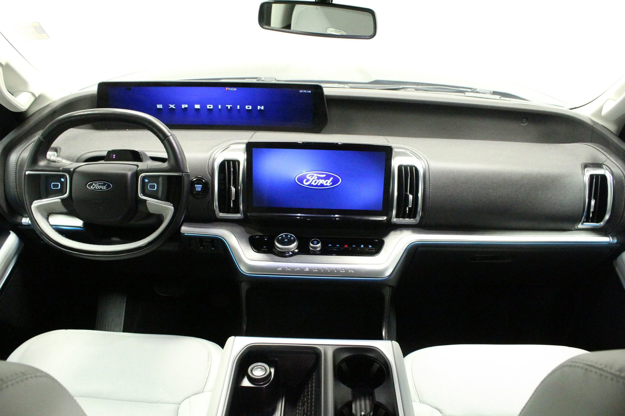 Used 2025 Black Metallic Ford Platinum image 23