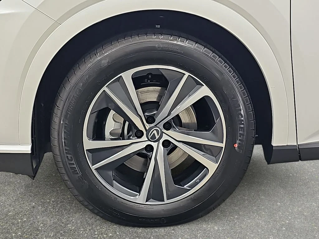 New 2026 Eminent White Pearl Lexus AWD image 31