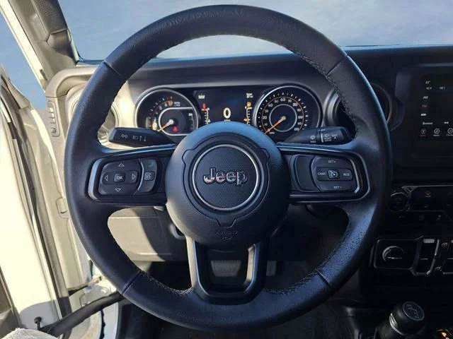 Used 2020 White Jeep Sport S image 18