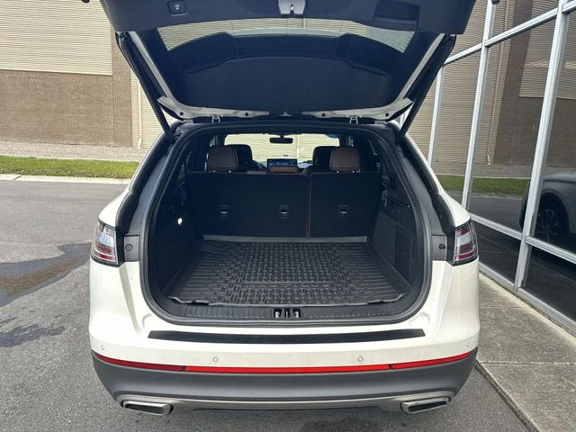 Used 2023 White Lincoln Reserve image 25