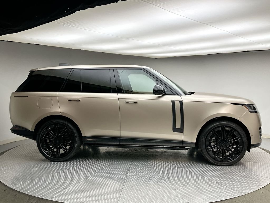 New 2026 Sunset Gold SV Bespoke Ultra Metallic Gloss Land Rover SE image 4