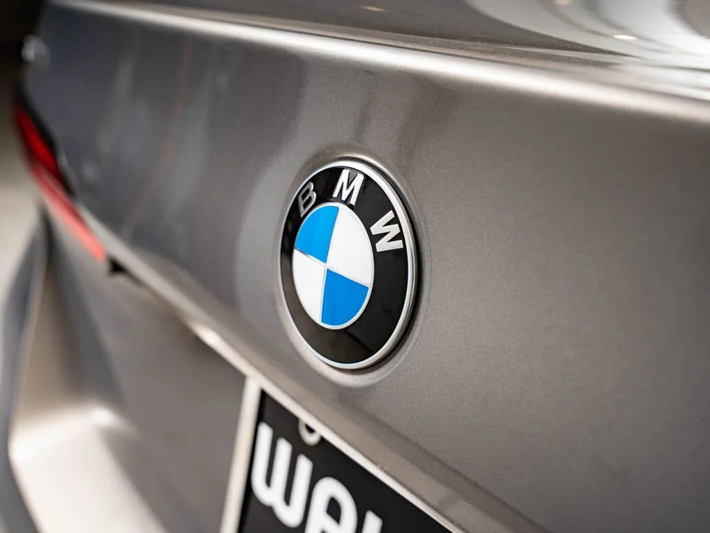 Certified Used 2025 Oxide Grey Met BMW 530i xDrive image 18