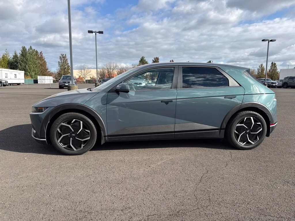 Used 2023 Digital Teal Hyundai SEL image 4