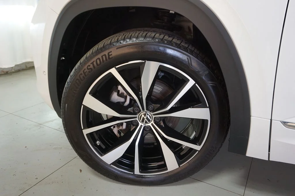 2025 Volkswagen Atlas Cross Sport SEL Premium R-LINE - Photo 50