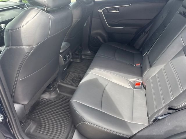 Used 2023  Toyota XLE Premium image 18